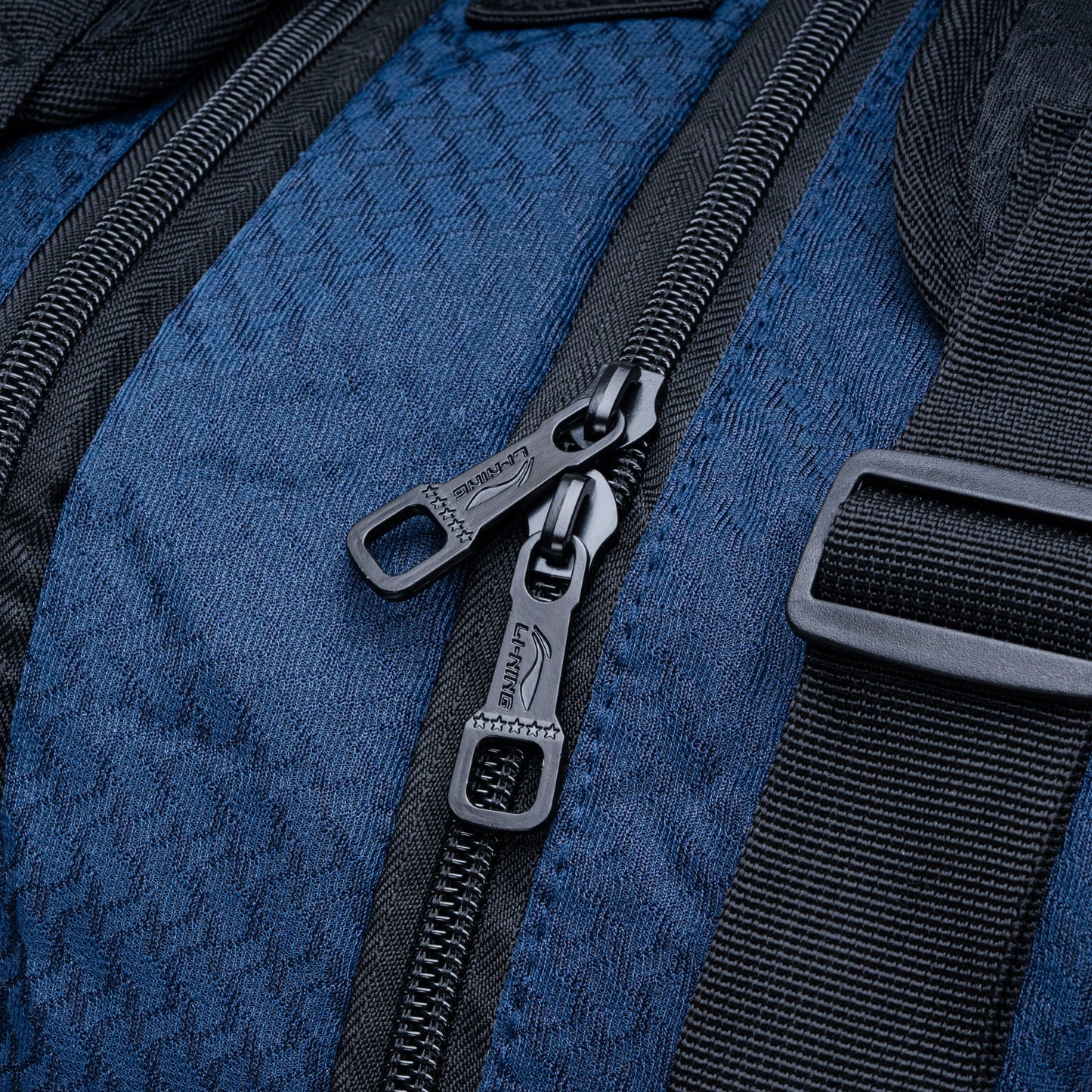 Lining Parallel Kit Bag